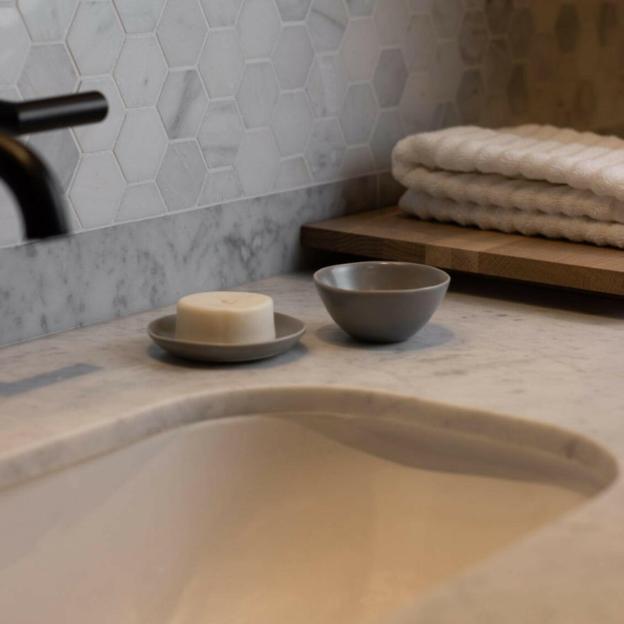 Elegant serving platter showcasing exquisite craftsmanship, perfect for formal dining and sophisticated presentations.