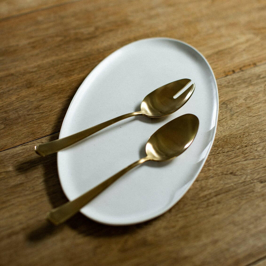 Elegant serving platter showcasing exquisite craftsmanship, perfect for formal dining and sophisticated presentations.