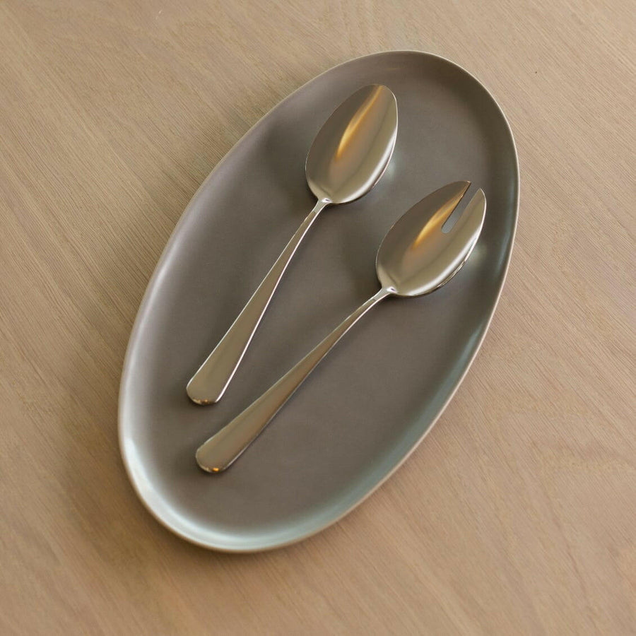Elegant serving platter showcasing exquisite craftsmanship, perfect for formal dining and sophisticated presentations.