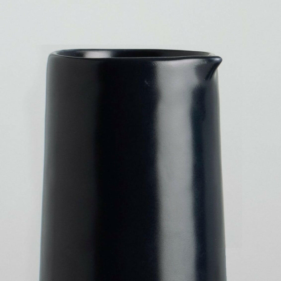 Elegant glass carafe showcasing refined craftsmanship and sophisticated design, perfect for stylish beverage presentation.